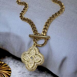 Clover Luxury 18k Gold Plated Zircon Crystal Toggle Necklace